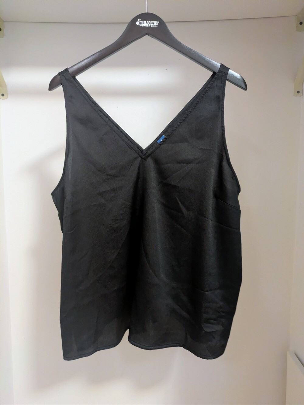 NWT Old Navy Black Satin v-neck tank top Size XL